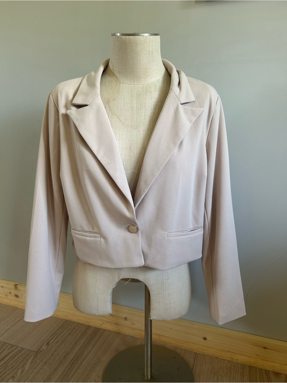 Stoosh Cropped Blazer in Light Blush Pink